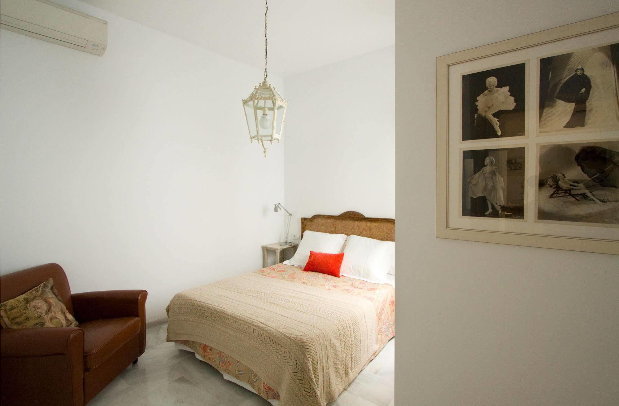 Apartamentos Plaza Pilatos Séville Extérieur photo
