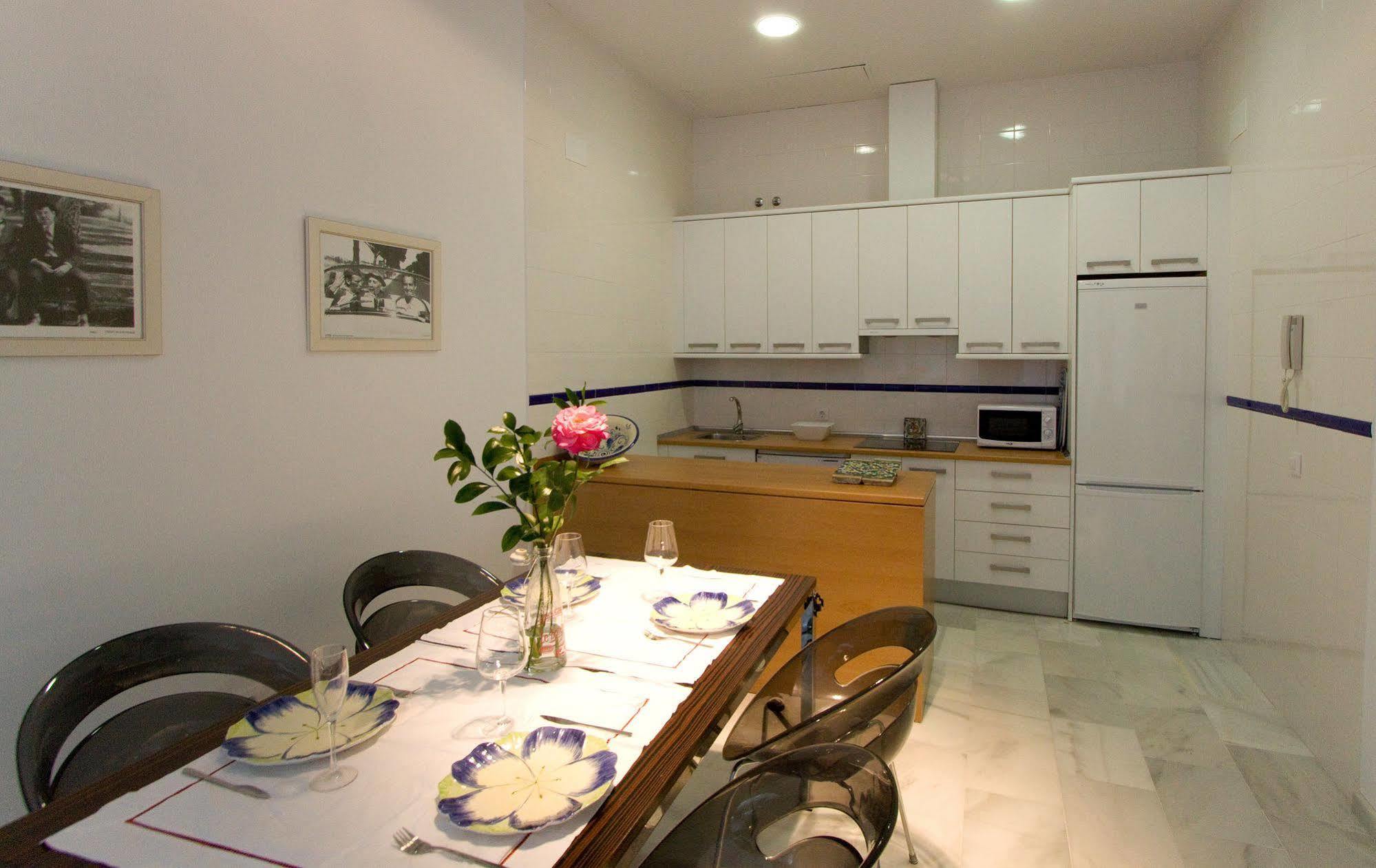 Apartamentos Plaza Pilatos Séville Extérieur photo